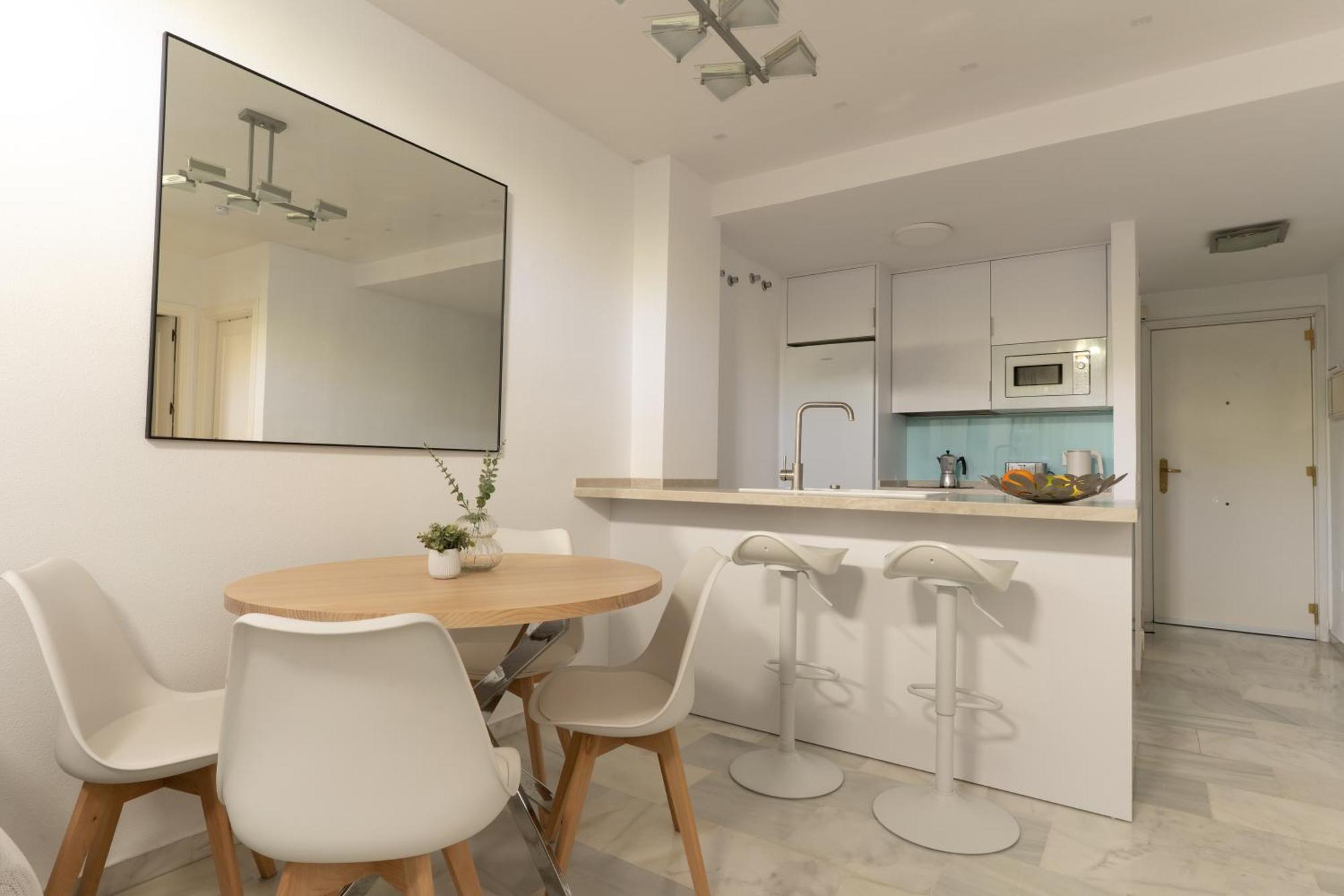 Aqua - 2 Bedrooms, Terrace & Pool - Apartamento Benalmádena